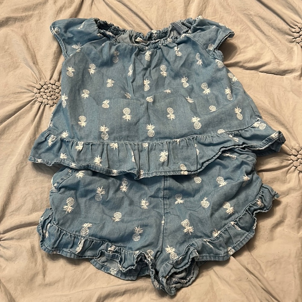 Gap pineapple set